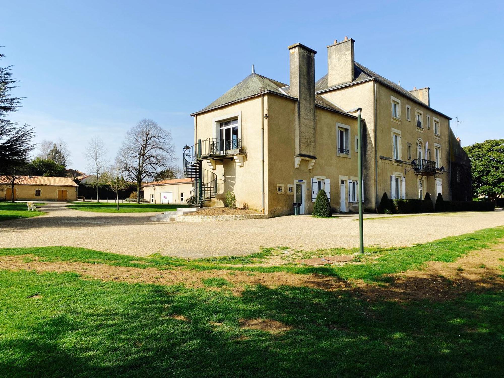 Logis Hotel Le Saint Georges Vivonne Luaran gambar