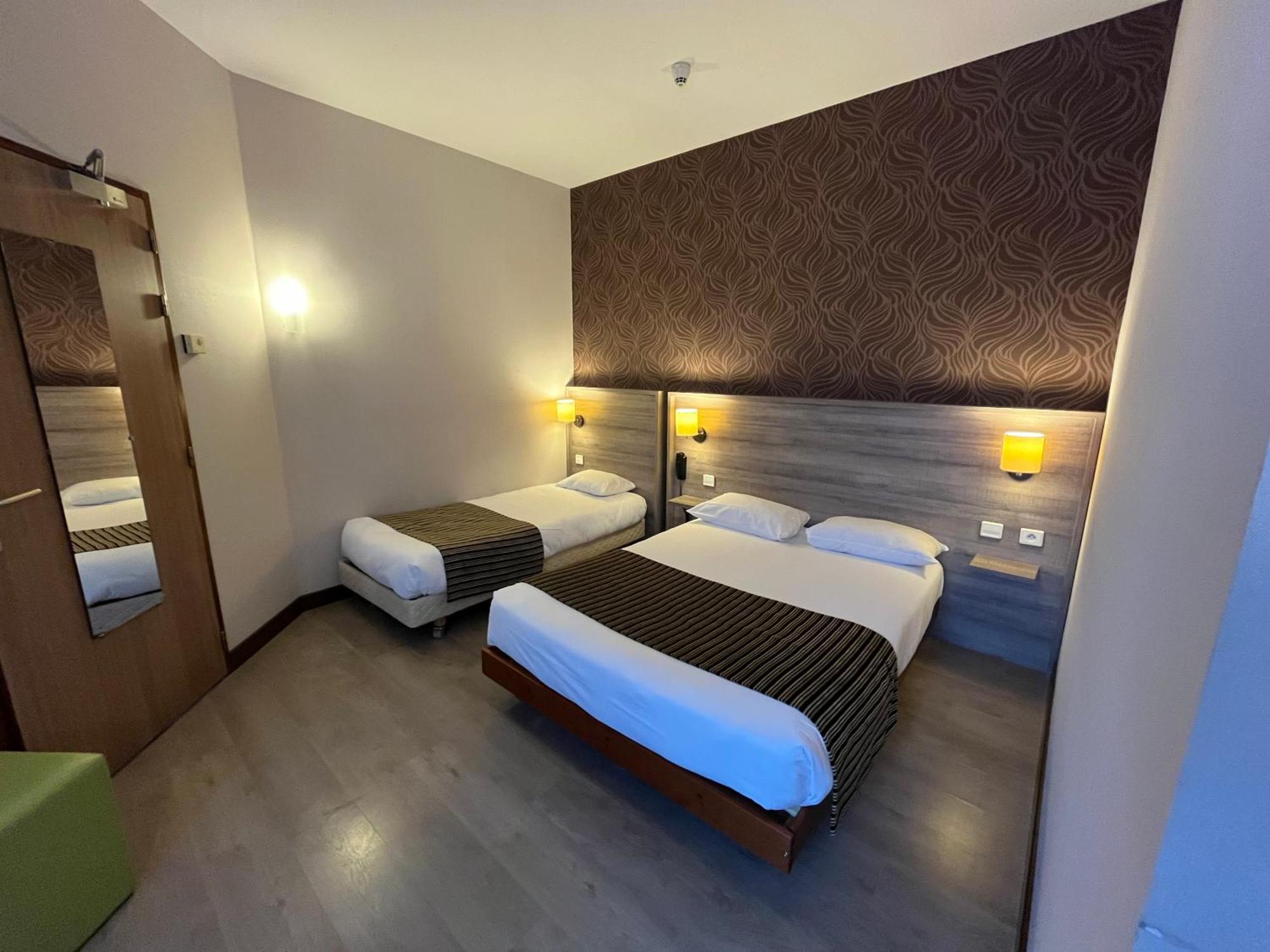 Logis Hotel Le Saint Georges Vivonne Luaran gambar
