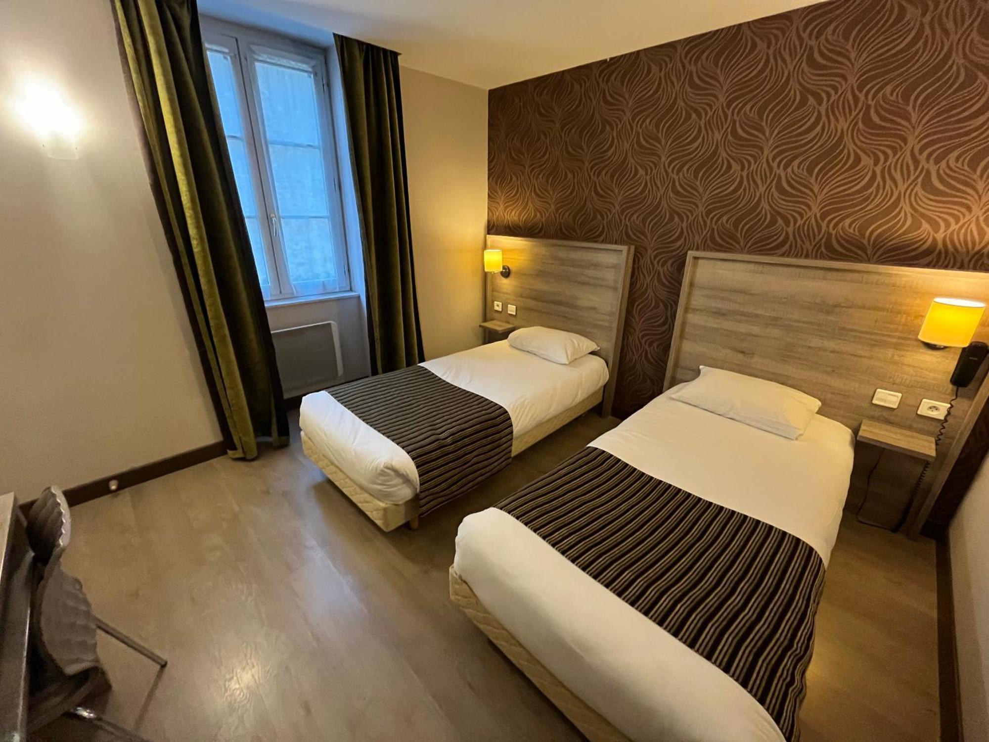 Logis Hotel Le Saint Georges Vivonne Luaran gambar