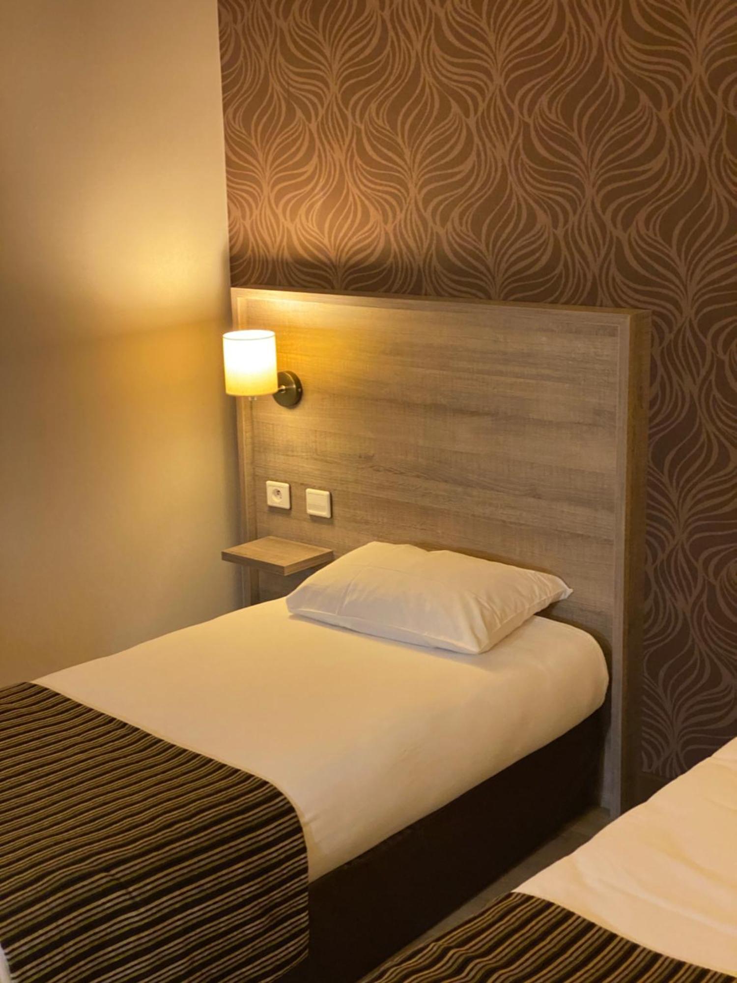 Logis Hotel Le Saint Georges Vivonne Luaran gambar