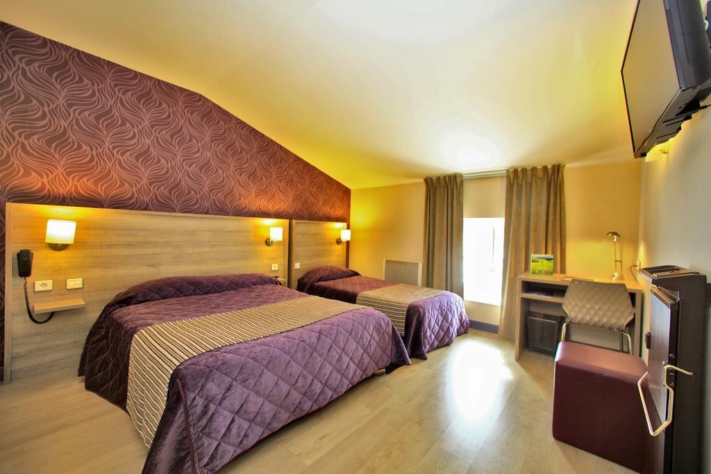 Logis Hotel Le Saint Georges Vivonne Luaran gambar